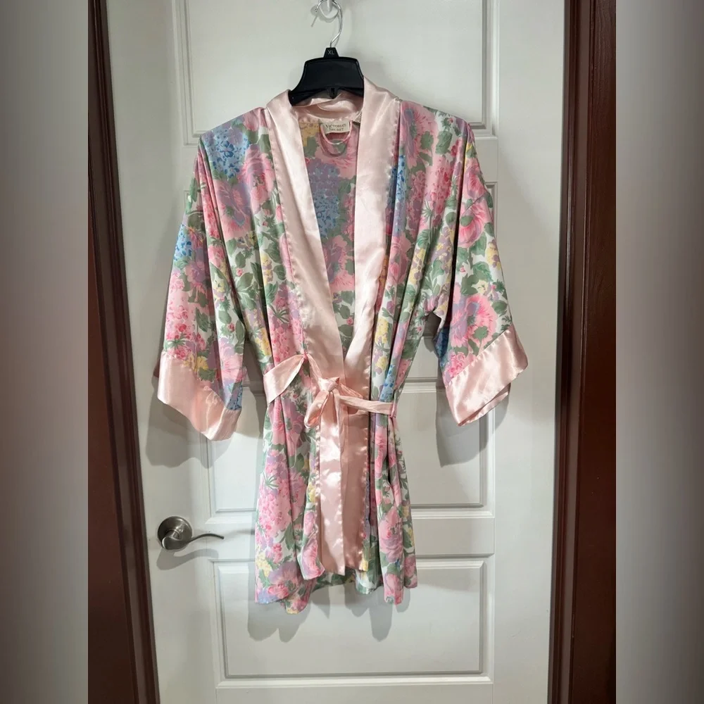 Victoria's Secret Pastel Floral Satin Robe - Picture 2 of 9